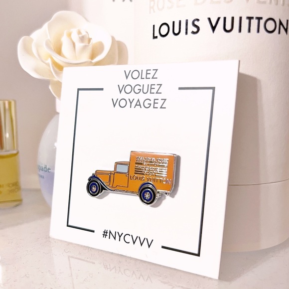 Authentic Louis Vuitton Limited Volez Voguez Voyagez Vintage Car Pin - Picture 8 of 10